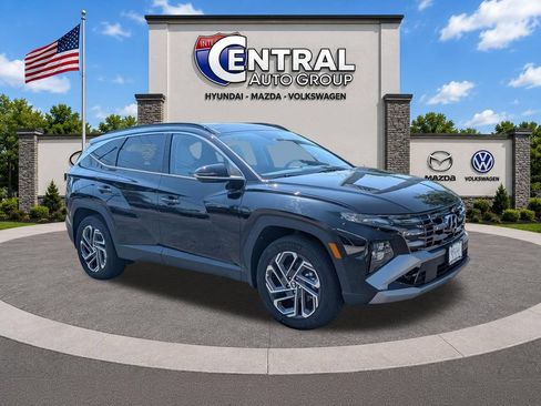 Used 2025 Hyundai Tucson Limited AWD/4WD image 1