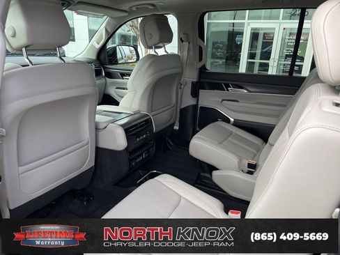 Used 2023 Jeep Wagoneer L Series II w/ Premium Group I image 19