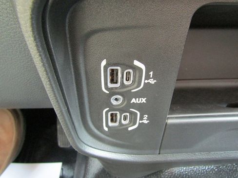 Used 2025 RAM 3500 Tradesman w/ Chrome Appearance Group image 28