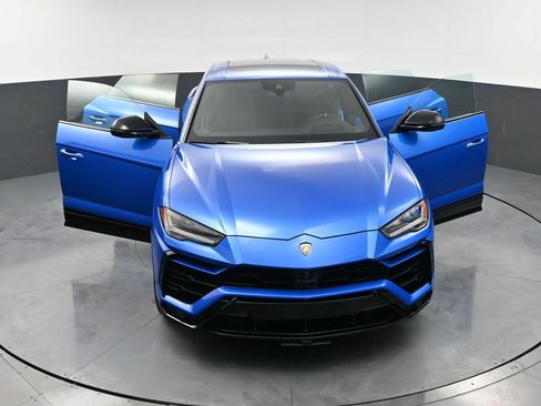 Used 2022 Lamborghini Urus AWD/4WD image 39