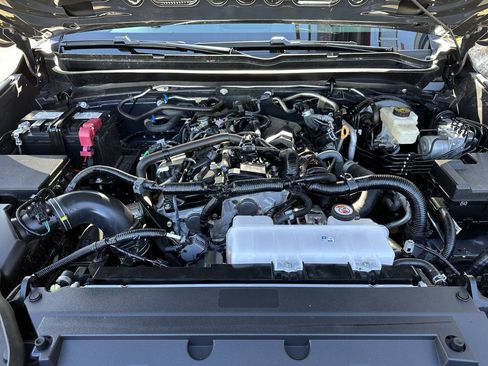 Used 2025 Toyota Tacoma SR5 AWD/4WD image 15