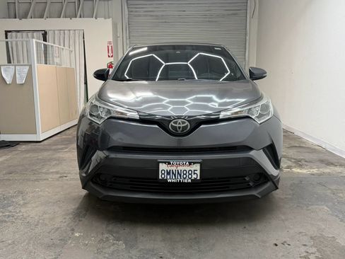Used 2019 Toyota C-HR XLE FWD image 3
