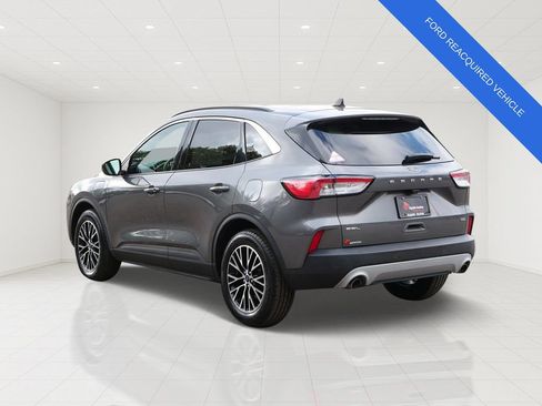 Used 2022 Ford Escape SEL w/ Technology Package FWD image 4