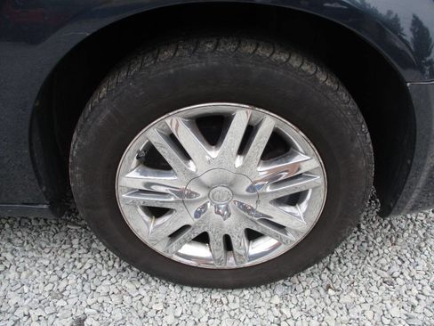 Used 2008 Chrysler Town & Country Limited w/ Entertainment Group #3 FWD image 31