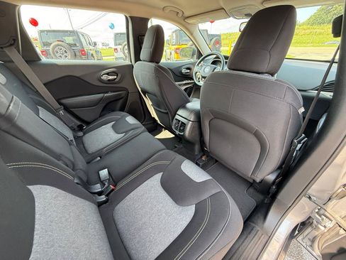 Used 2014 Jeep Cherokee Sport FWD image 36