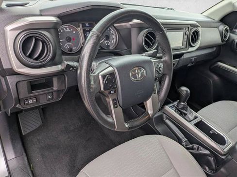 Used 2018 Toyota Tacoma SR5 AWD/4WD image 10