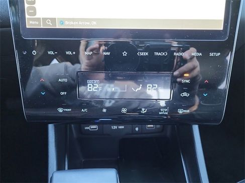 Used 2024 Hyundai Santa Cruz Limited image 25