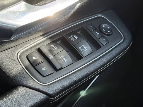 Used 2023 RAM 1500 Laramie AWD/4WD image 23