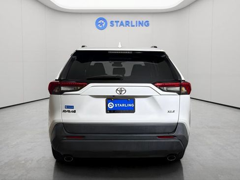 Used 2021 Toyota RAV4 XLE FWD image 8