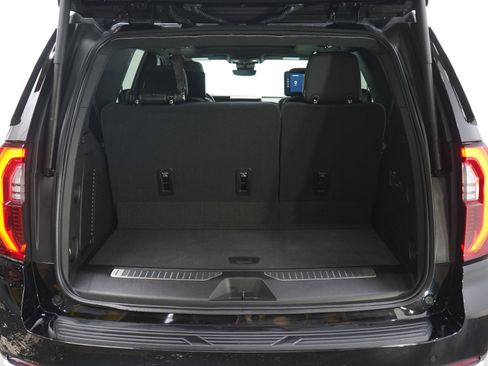 Used 2025 GMC Yukon Denali w/ Denali Reserve Package image 9