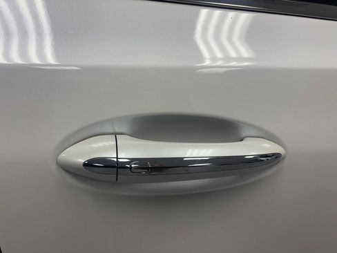 Used 2022 Buick Enclave Essence w/ Experience Buick Package image 11