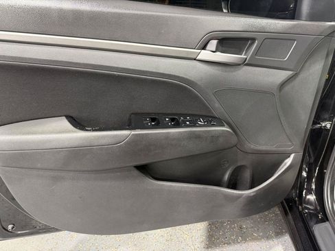 Used 2017 Hyundai Elantra Value Edition FWD image 10