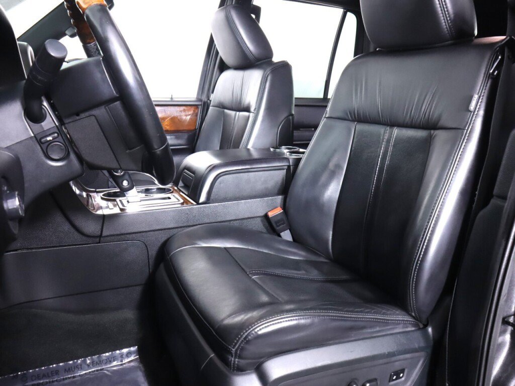 Used 2016 Lincoln Navigator Select RWD image 31