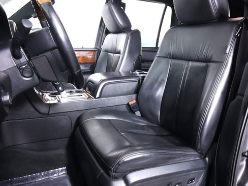 Used 2016 Lincoln Navigator Select RWD image 31