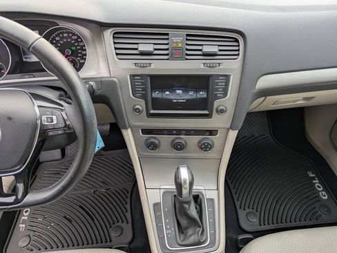 Used 2017 Volkswagen Golf S image 16