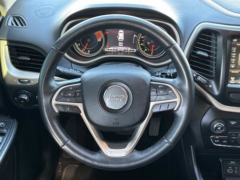 Used 2017 Jeep Cherokee Limited w/ Luxury Group image 10