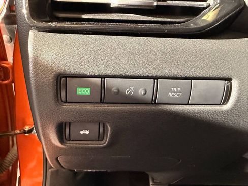 Used 2024 Nissan Sentra SR w/ SR Premium Package FWD image 33