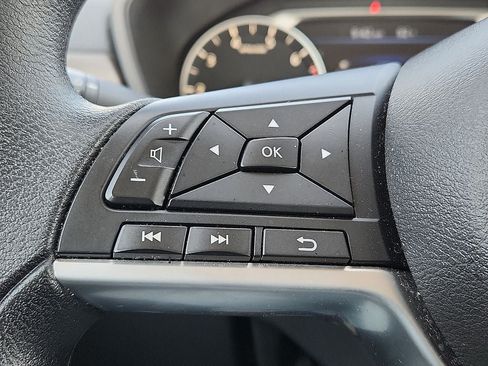 Used 2025 Nissan Altima 2.5 SV FWD image 25