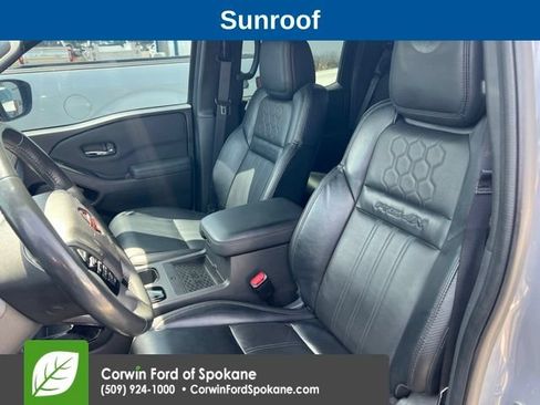 Used 2022 Nissan Frontier PRO-4X w/ Pro-4X Premium Package AWD/4WD image 2