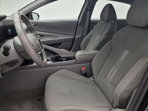 Used 2025 Hyundai Elantra SEL FWD image 17