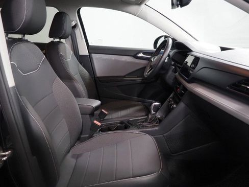 Used 2024 Volkswagen Taos SE image 14