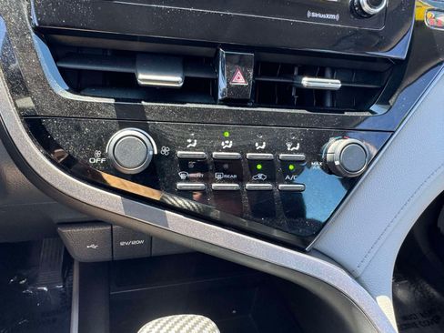 Certified 2021 Toyota Camry LE AWD/4WD image 31