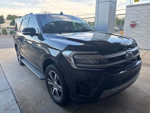 Used 2022 Ford Expedition XLT RWD image 2