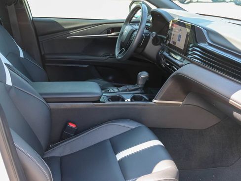 Used 2025 Toyota Camry SE w/ Convenience Package FWD image 9
