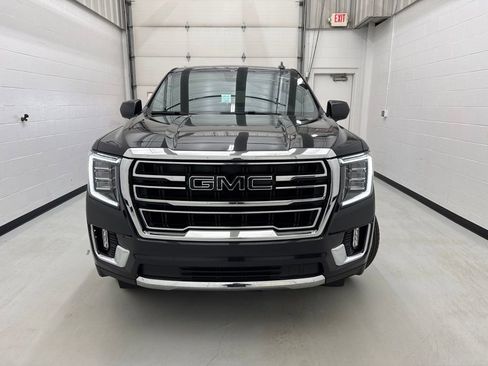 Used 2023 GMC Yukon SLT AWD/4WD image 2