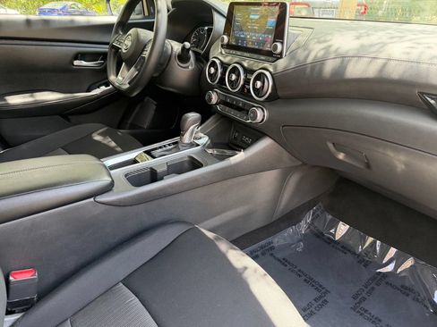 Used 2025 Nissan Sentra SV FWD image 10