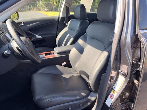 Used 2007 Lexus IS 350 w/ Premium Pkg RWD image 7