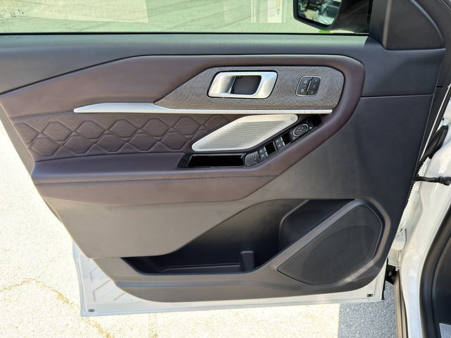 Used 2025 Ford Explorer Platinum w/ Ultimate Package AWD/4WD image 23