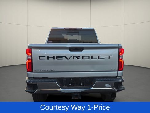 Used 2021 Chevrolet Silverado 2500 LTZ w/ LTZ Convenience Package AWD/4WD image 8