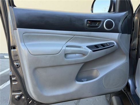 Used 2015 Toyota Tacoma PreRunner w/ TRD Sport Package RWD image 8