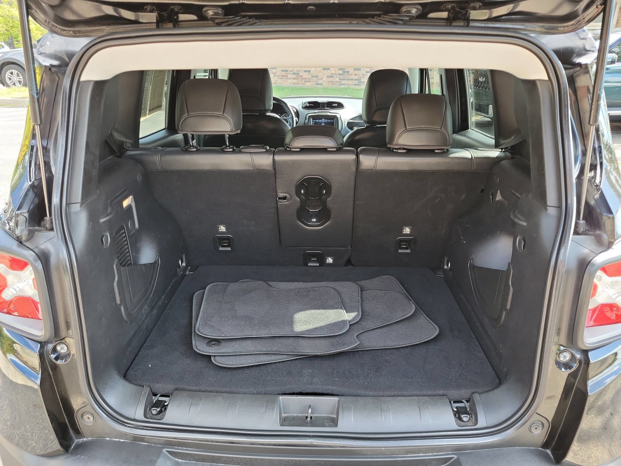 Used 2020 Jeep Renegade Limited AWD/4WD image 28