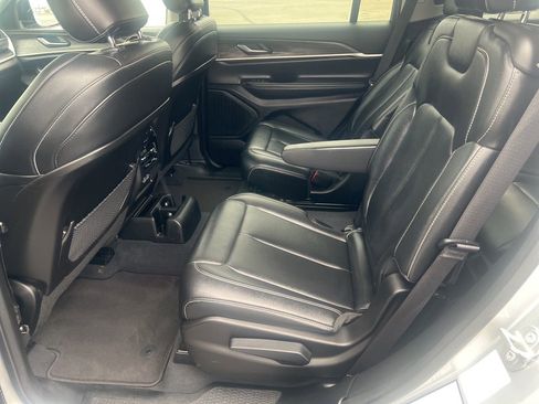 Used 2023 Jeep Grand Cherokee L Limited image 23