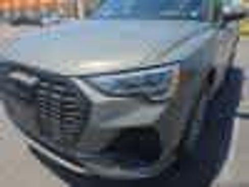 Used 2022 Audi Q3 2.0T Premium w/ Black Optic Sport Package AWD/4WD image 2
