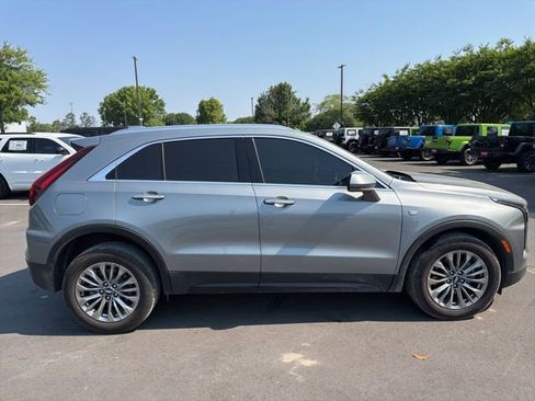 Used 2024 Cadillac XT4 Premium Luxury FWD image 2