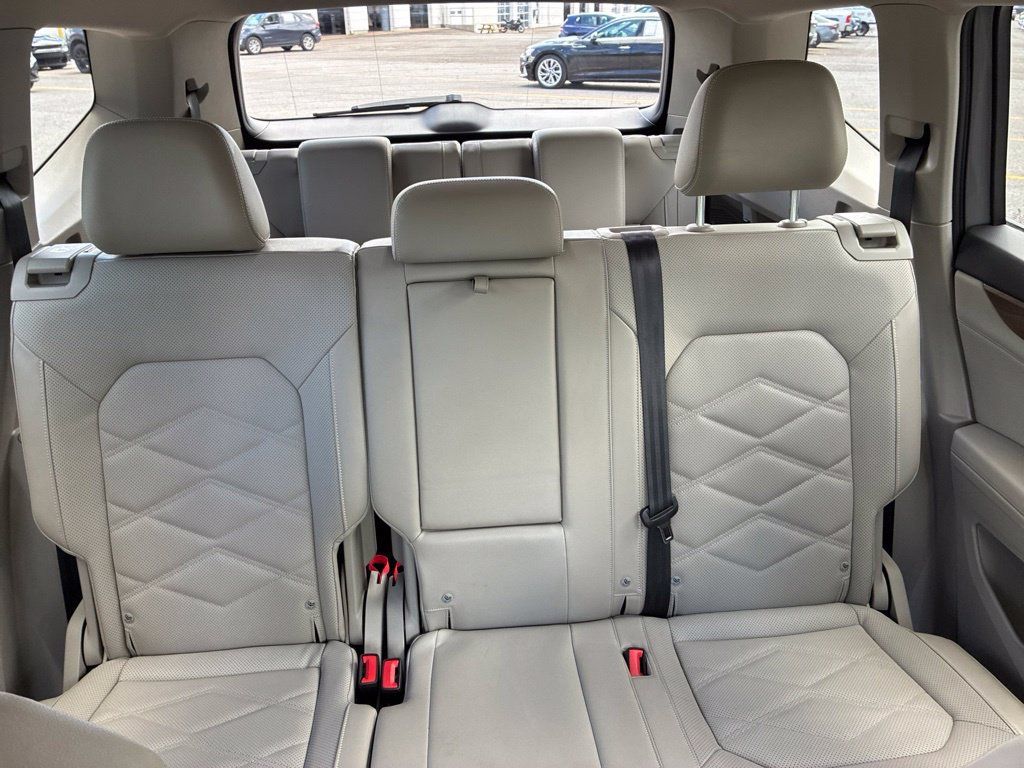 Used 2024 Volkswagen Atlas SE AWD/4WD image 53
