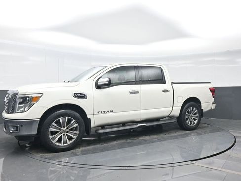 Used 2017 Nissan Titan SL image 2