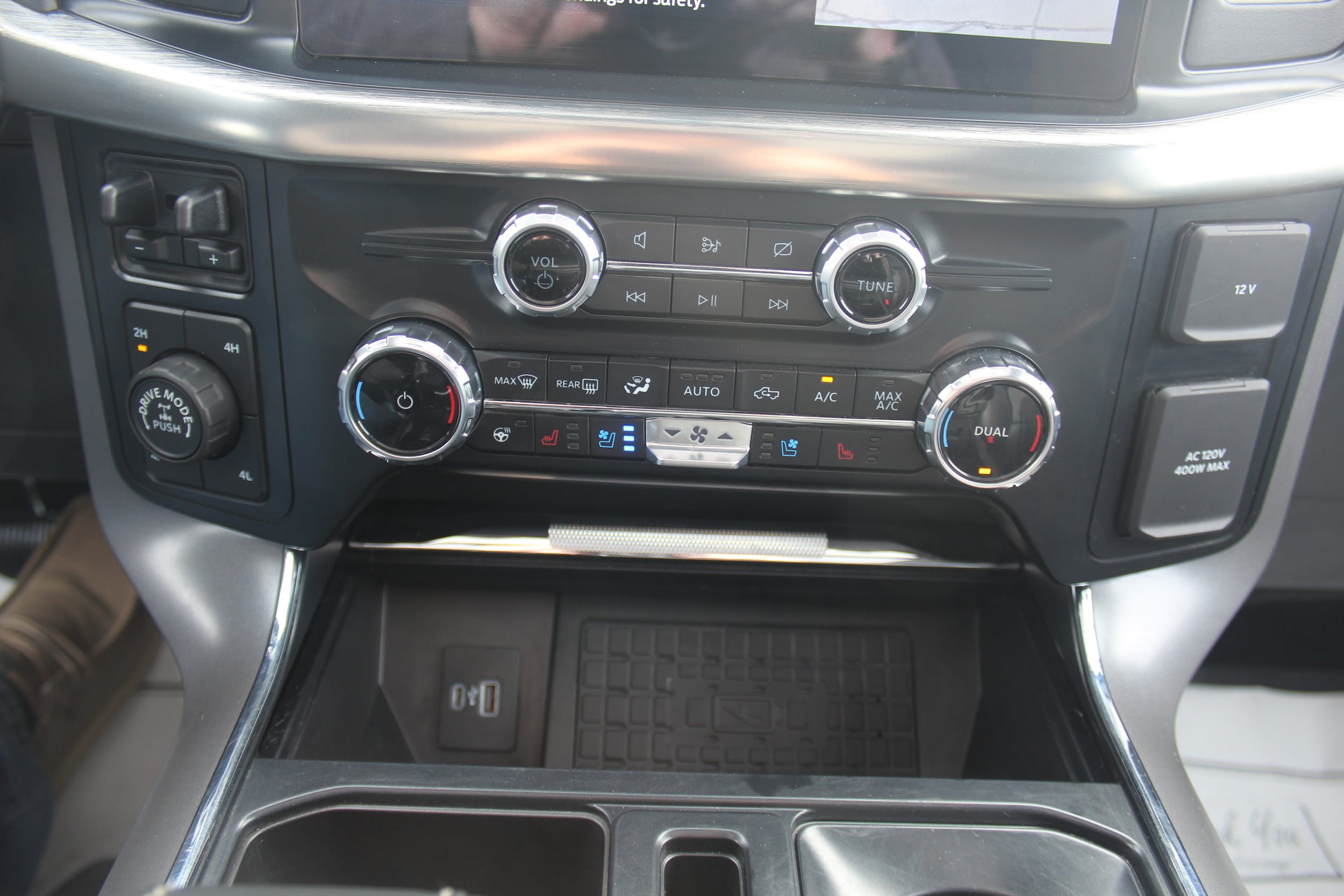 Used 2023 Ford F150 Lariat w/ Equipment Group 502A High AWD/4WD image 17