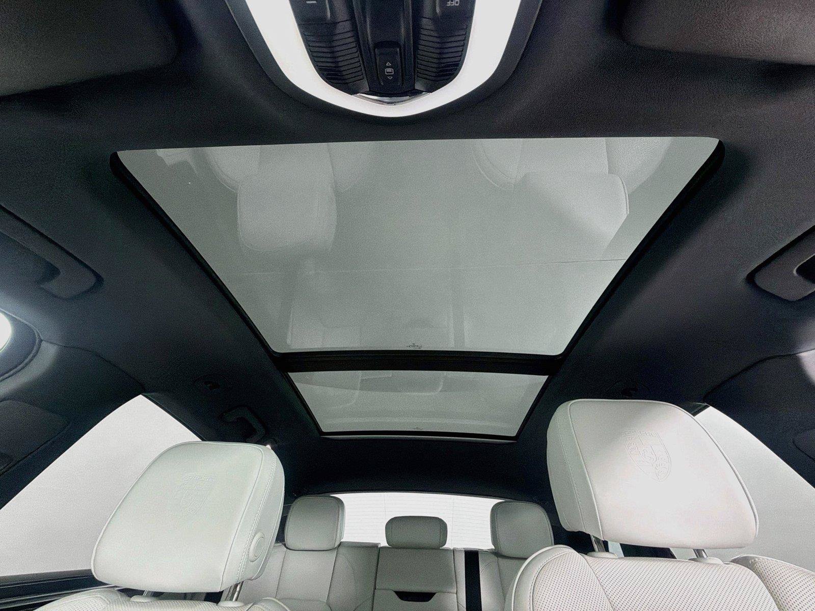 Certified 2023 Porsche Macan S AWD/4WD image 4