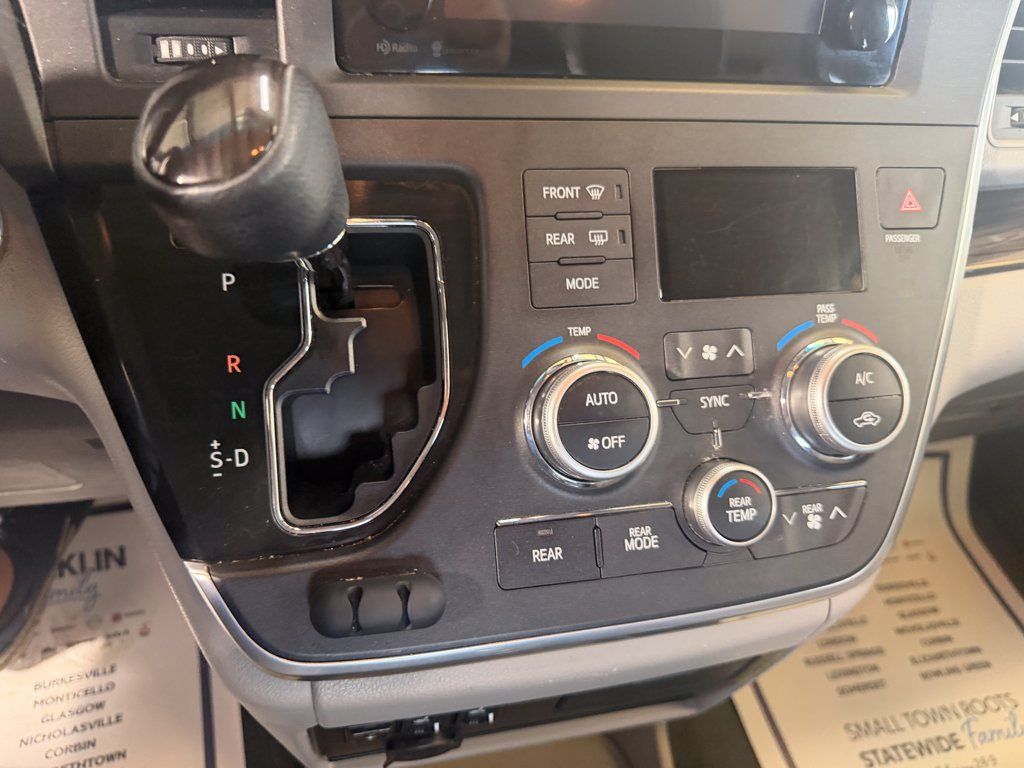 Used 2015 Toyota Sienna XLE AWD/4WD image 14