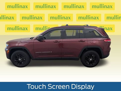Used 2025 Jeep Grand Cherokee Laredo X RWD image 11