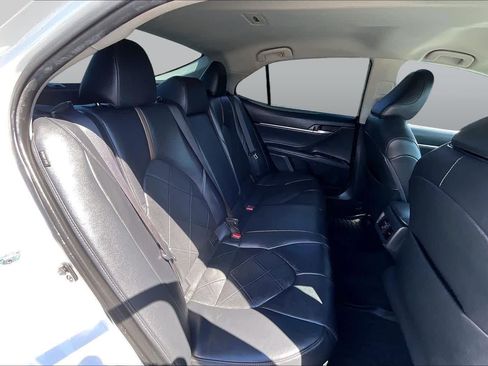 Used 2018 Toyota Camry XLE FWD image 19