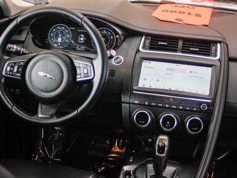 Used 2020 Jaguar E-PACE SE image 12