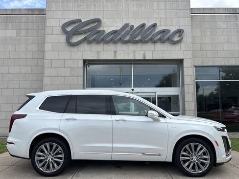 Used 2024 Cadillac XT6 Premium Luxury w/ Platinum Package image 3