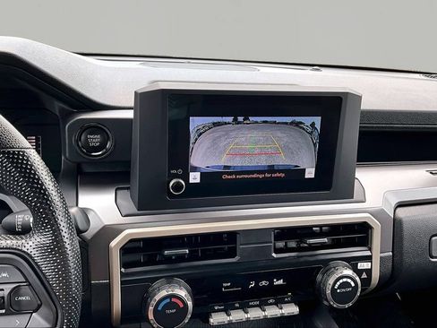 Used 2025 Toyota Tacoma SR5 AWD/4WD image 22