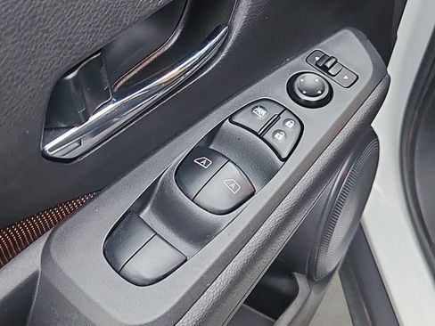 Certified 2022 Nissan Kicks SR w/ Interior Electronics Package image 15