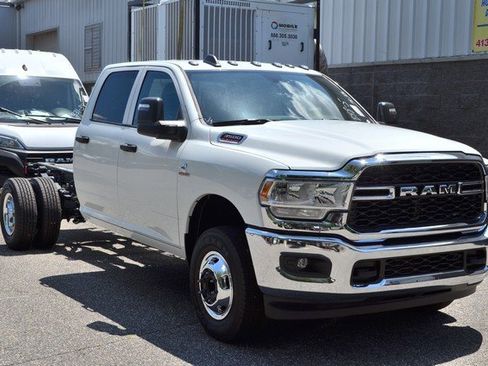 New 2024 RAM 3500 Tradesman w/ Chrome Appearance Group image 2